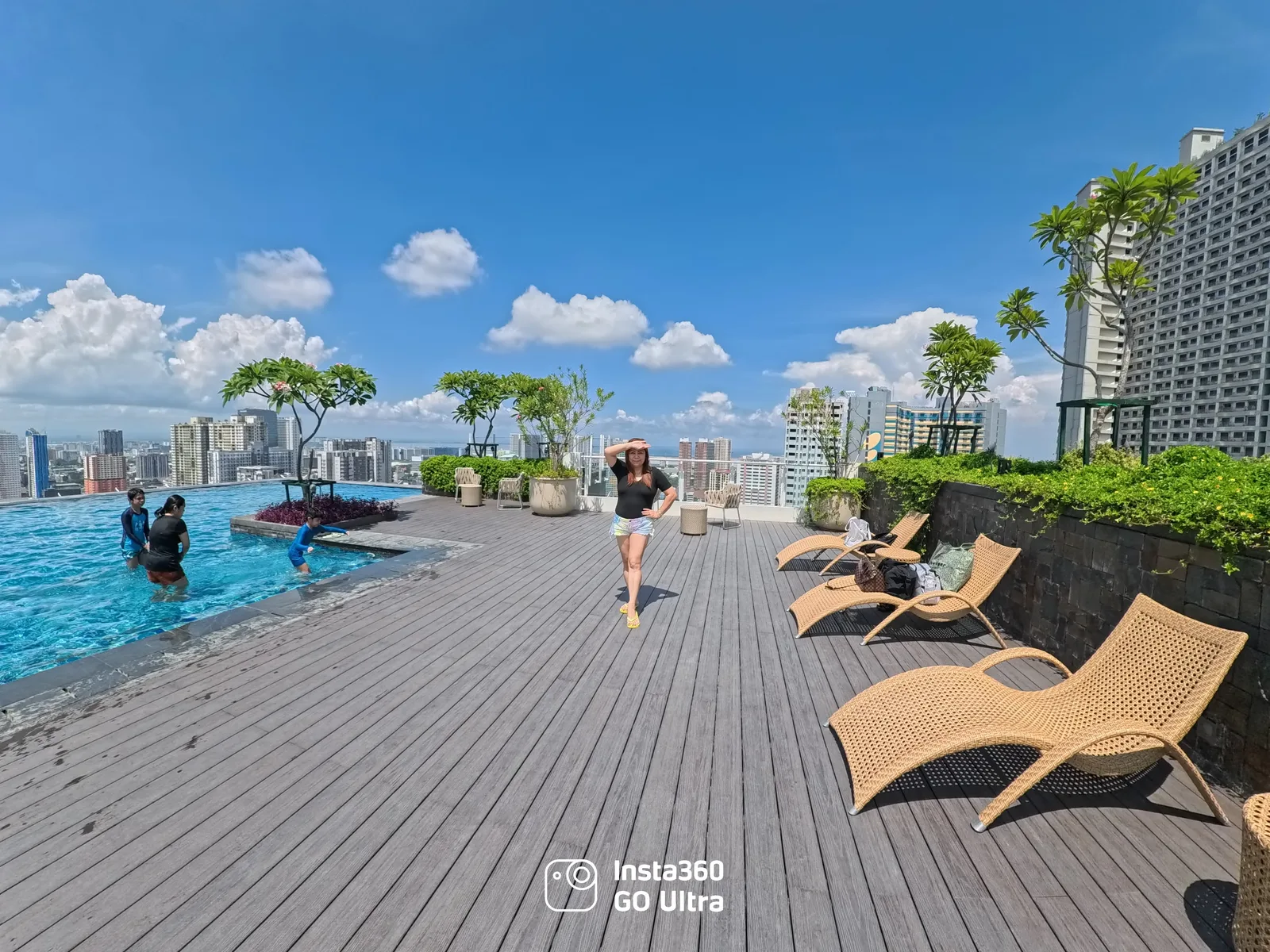 1BR UNIT  AT  THE CAMDEN PLACE NEAR DLSU TAFT  BARE UNIT  FOR RENT 22K ONLY